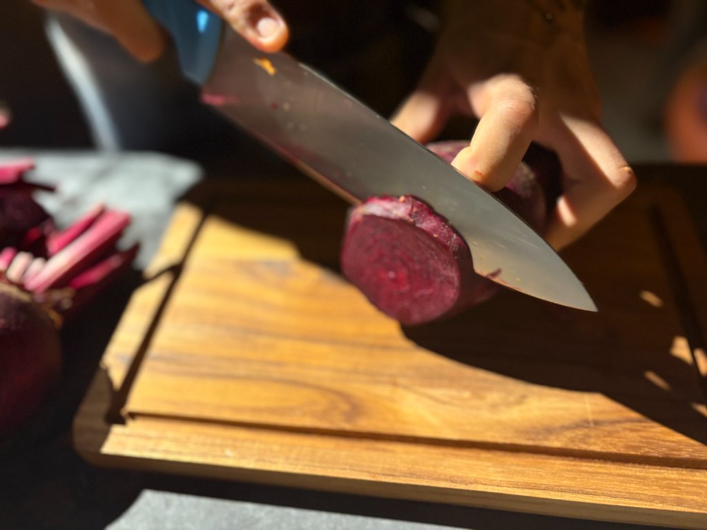 Beet cutting close